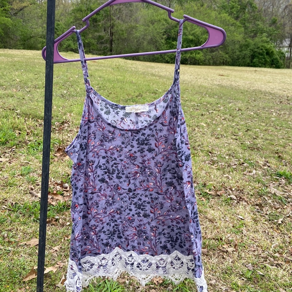 Summer top floral w lace detail